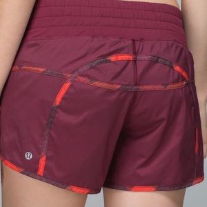 Lululemon Tracker Short II *2-Way Stretch Rust Berry/ Yama Check